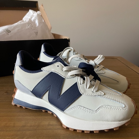 Figs- New Balance Cream and Blue Sneakers for Healthcare - Picture 4 of 6